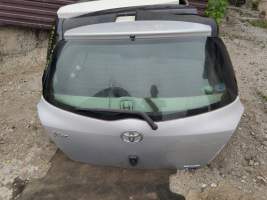 Дверь 5-я Toyota Vitz SCP90  серебро 1Е7